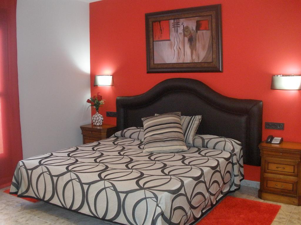 Hotel San Cristobal Coria Zimmer foto